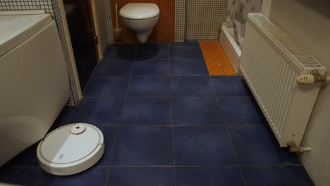 Robot-vacuum-cleaner-cleans-the-bathroom-timelapse