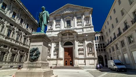 San-Fedele-Church-with-Alessandro-Manzoni-Statue-timelapse-hyperlapse