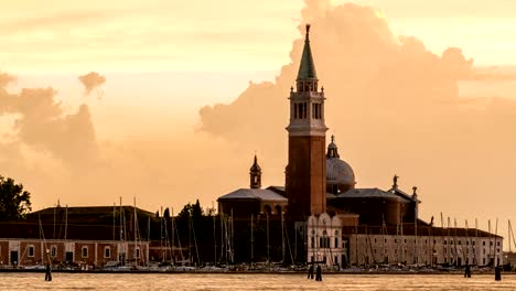 Insel-San-Giorgio-Maggiore-bei-Sonnenuntergang-Timelapse,-Venezia,-Venedig,-Italien