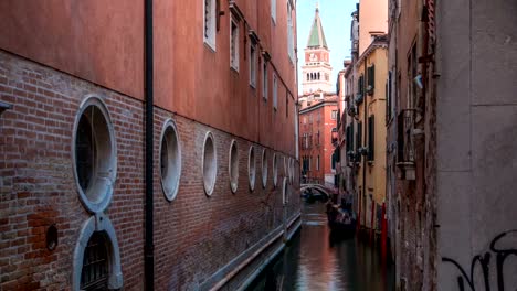 Canal-in-Venice-timelapse.-Channel,-bridges,-historical,-old-houses-and-boats.-Venice,-Italy