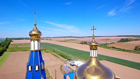 Vista-de-monasterio-ortodoxo-del-aire-de-Ucrania