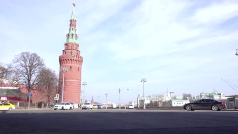 Traffic-of-cars-near-the-Kremlin