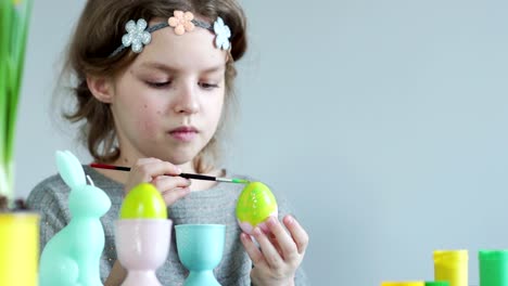 Teen-girl-prepares-decorations-for-the-holiday-of-Easter