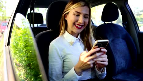 Woman-typing-a-message-in-car