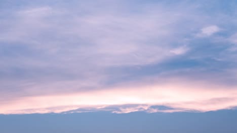 Zeitraffer-Natur-Hintergrund.-Sonnenuntergang.-Die-Bewegung-der-Wolken.