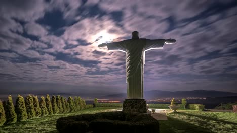 Statue-of-Jesus-Christ-at-night