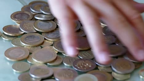 counting-coins,-counting-metal-money-in-a-grocery-store,