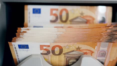 Rechenmaschine-zählt-Euro-Banknoten