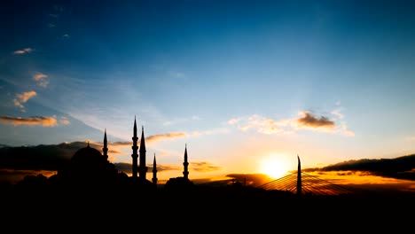 Timelapse-Blick-auf-Istanbul-Stadtbild-mit-berühmten-Süleymaniye-Moschee-bei-Sonnenuntergang