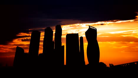 Timelapse-Silhouette-der-Hochhäuser-International-Business-Center-City-auf-Sonnenuntergang-in-Moskau-Russland