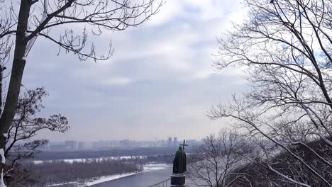 Monument-to-St.vladimir-and-the-Winter-Landscape-in-Kiev.