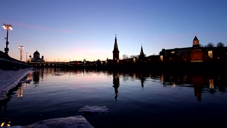 View-of-the-Moskva-River-and-the-Kremlin-(at-night),-Moscow,-Russia--the-most-popular-view-of-Moscow