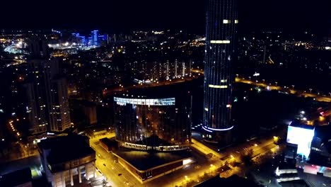 Skyline-nocturno-fantástico-con-rascacielos-iluminados.-Video.-Vista-de-la-ciudad.-Fondo-colorido-viaje