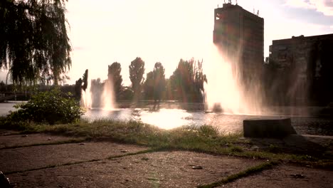 Kiew,-Ukraine.-Brunnen-am-Ufer-des-Flusses