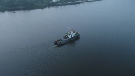 A-tugboat-on-the-Dnipro-river