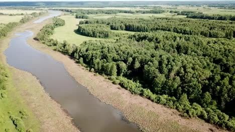 Blick-auf-Flut-Wiesen-in-der-Nähe-von-Oka-Fluß