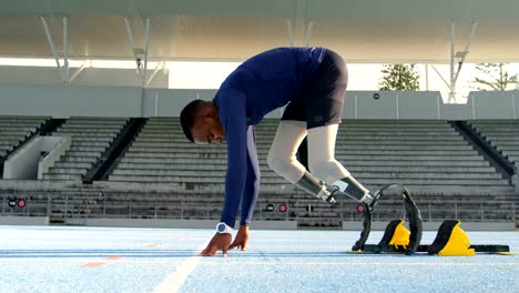 Menschen-mit-Behinderungen-sportlich-immer-bereit-für-das-Rennen-4k