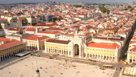 Luftaufnahme-der-berühmten-Praca-do-Comercio