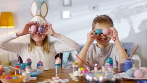 Portrait-of-Siblings-Holding-Eggs-over-Eyes