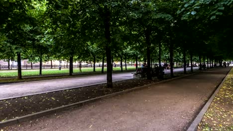 hyper-lapse-video-of-people-strolling-on-a-summer-day-along-the-Boulevard,-time-lapse