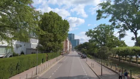 Flying-through-the-streets-of-Frankfurt