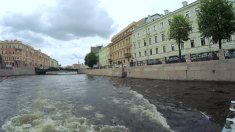 Canales-de-cruce-de-caminos-en-San-Petersburgo