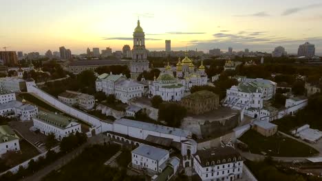 Luftaufnahme-des-Kiewer-Höhlenkloster-Kiew,-Kiew,-Ukraine.