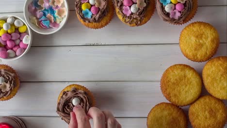 Zeitraffer-ein-Cupcake-Ostern-Dekoration