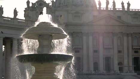 Brunnen-in-der-Nähe-von-St.-Peter-Basilika.