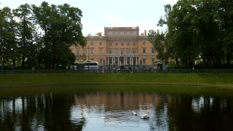 Swans-on-the-lake-in-the-Summer-Garden-and-The-Mikhailovsky-Fortress---St-Petersburg,-Russia