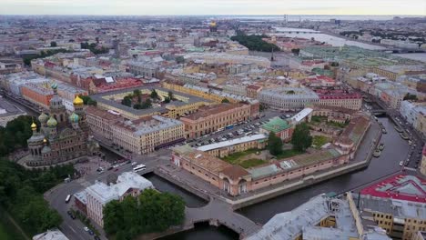 Russland-Sankt-Petersburg-Retter-auf-das-vergossene-Blut-Stadtbild-aerial-Panorama-4k-Abend