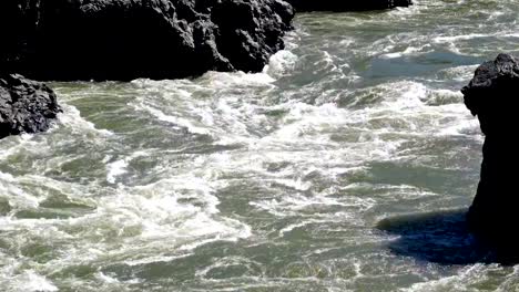 Teldykpen-Stromschnellen-auf-Altai-Fluss-Katun-in-der-Nähe-von-Oroktoi,-Russland