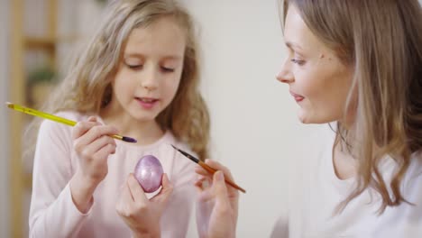 Happy-Mother-and-Daughter-Decorating-Easter-Eggs