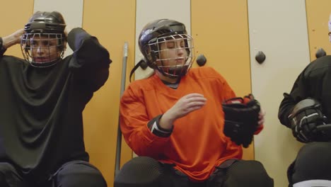 Female-Hockey-Players-before-Match