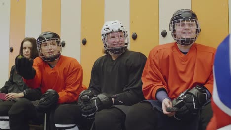 Frauen-in-Hockey-Garderobe