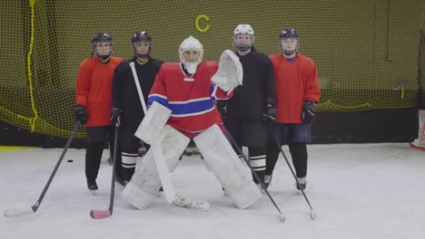 Mitglied-des-Female-Hockey-Teams