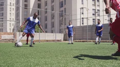 Jugadores-de-fútbol-que-tienen-partido-en-el-campo