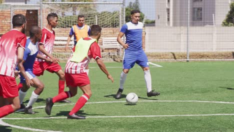 Jugadores-de-fútbol-que-tienen-partido-en-el-campo