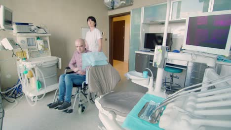 Nurse-with-patient-on-wheelchair