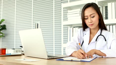 Doctor-using-notebook-for-check-patient-illness.