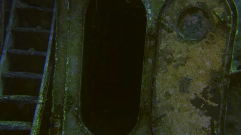 Underwater-Shipwreck-in-the-red-sea