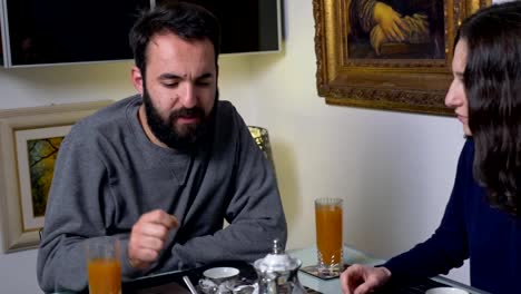 alous-angry-woman-arguing-with-his-husband-during-breakfast