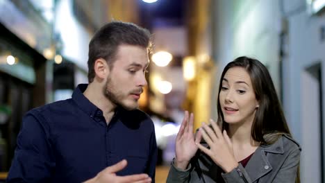 Couple-arguing-in-the-night-in-the-street