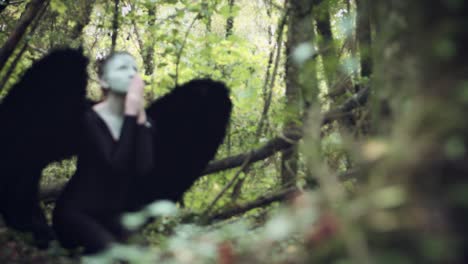 4k-Halloween-Dark-Angel-Woman-with-Black-Wings-in-Forest-Praying