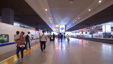 tren-estación-de-pista-panorama-4k-china-de-Shangai