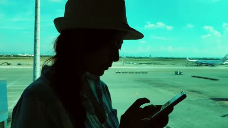 silhouette-shot-of-Airport-beautiful-woman