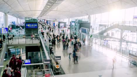 Busy-airport-passengers-timelapse