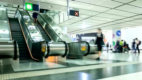 Zeit-Ablauf-Rolltreppe-am-Flughafen-oder-Kaufhaus.-4K-Auflösung.