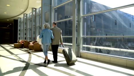 Senior-couple-of-tourists