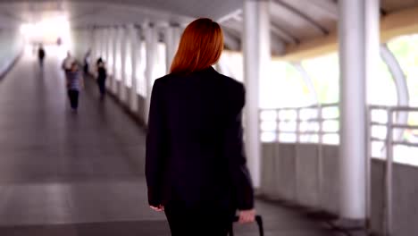 Business-woman-walking-on-the-street